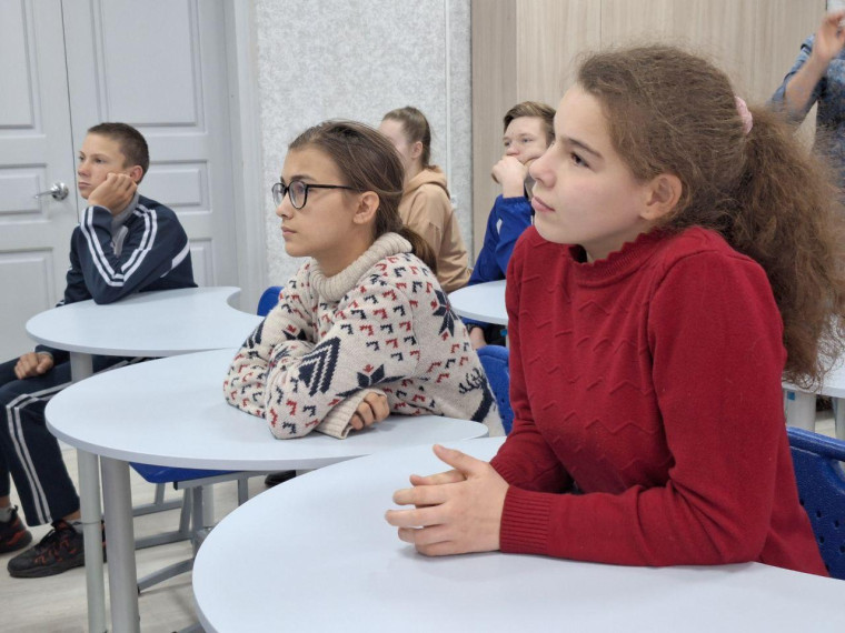 Школу посетили представители ПДН.
